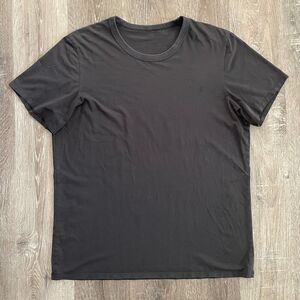 Lululemon Men’s Dark Gray Short Sleeve Shirt